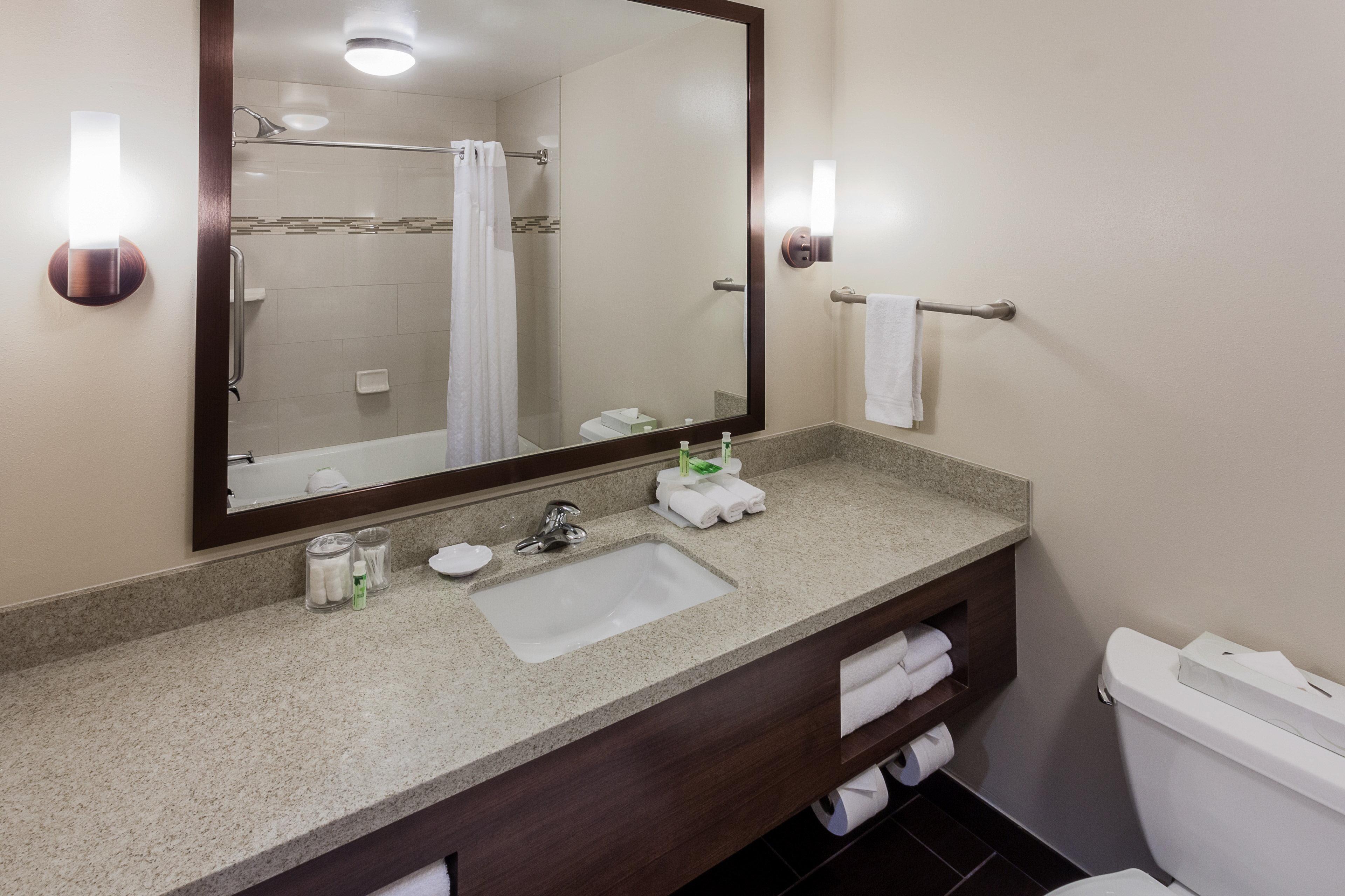 Holiday Inn Express & Suites Carpinteria By Ihg Eksteriør billede